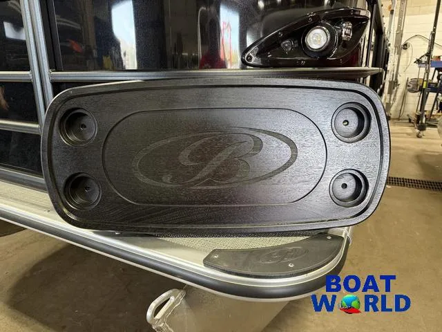 Slide: The Image of Bentley Pontoons Legacy 200 Swingback & Honda 4-Stroke EFI 2025 - 29