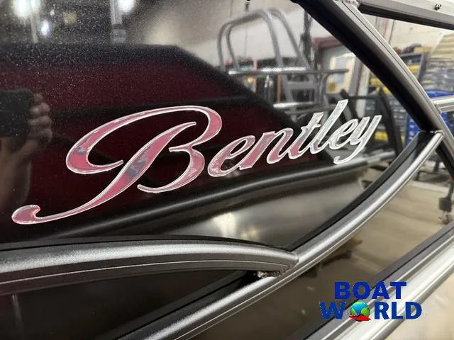 Slide: The Image of Bentley Pontoons Legacy 200 Swingback & Honda 4-Stroke EFI 2025 - 33
