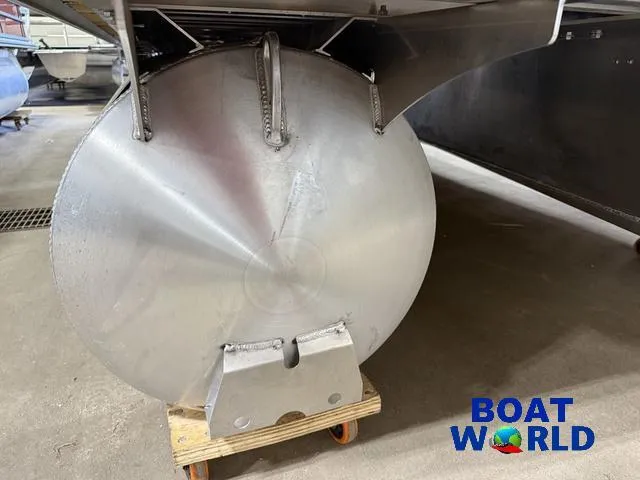 Slide: The Image of Bentley Pontoons Legacy 200 Swingback & Honda 4-Stroke EFI 2025 - 34