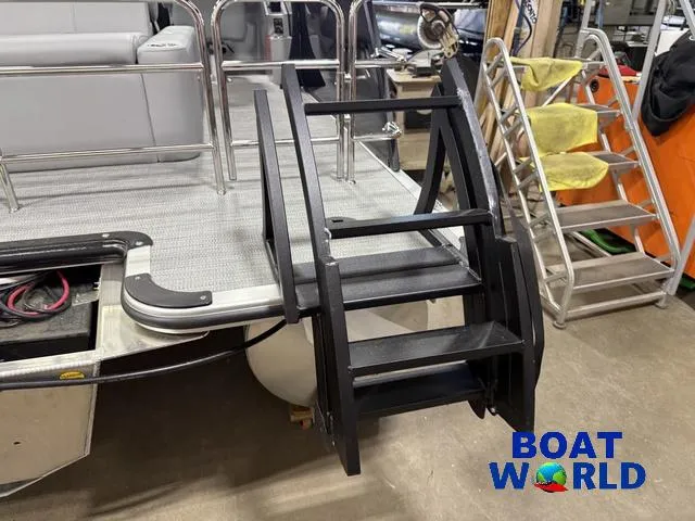 Slide: The Image of Bentley Pontoons Legacy 200 Swingback & Honda 4-Stroke EFI 2025 - 36