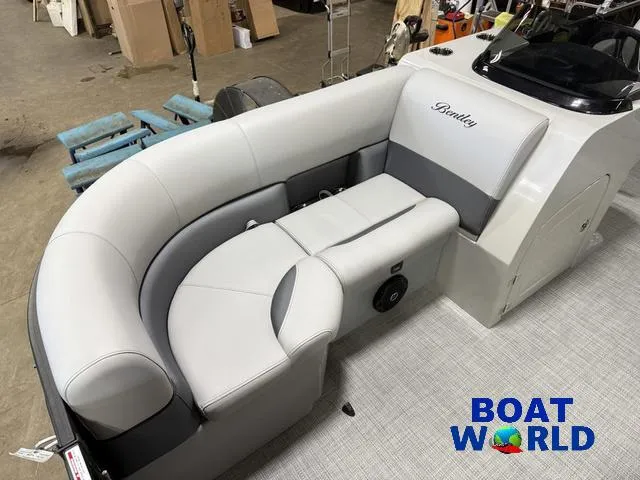 Slide: The Image of Bentley Pontoons Legacy 200 Swingback & Honda 4-Stroke EFI 2025 - 7