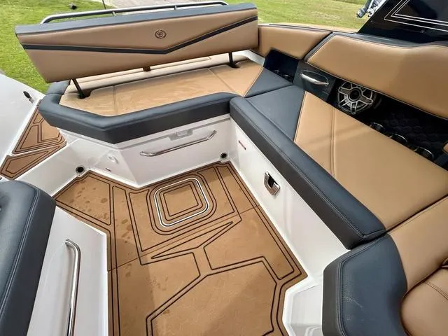 Slide: The Image of Cobalt R6 Surf 2023 - 52