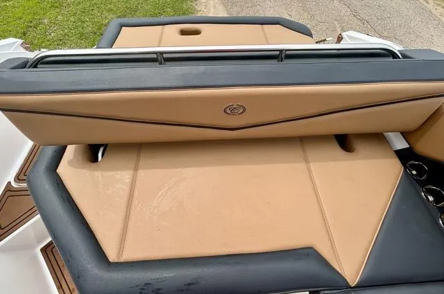 Slide: The Image of Cobalt R6 Surf 2023 - 55