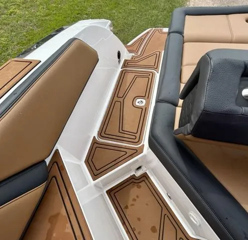 Slide: The Image of Cobalt R6 Surf 2023 - 57