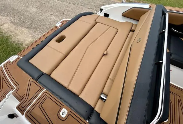 Slide: The Image of Cobalt R6 Surf 2023 - 58