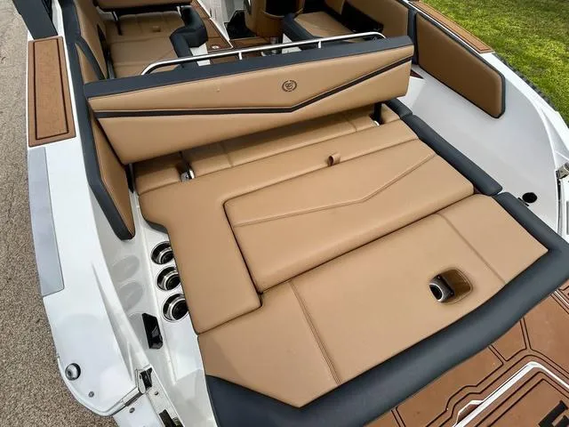 Slide: The Image of Cobalt R6 Surf 2023 - 59