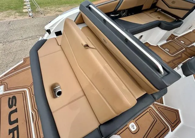 Slide: The Image of Cobalt R6 Surf 2023 - 61