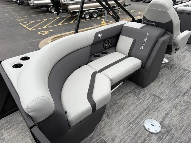 Slide: The Image of Viaggio X22U /SUZUKI DF200 2025 - 10