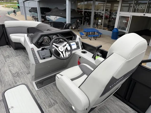 Slide: The Image of Viaggio X22U /SUZUKI DF200 2025 - 12