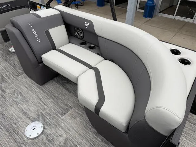 Slide: The Image of Viaggio X22U /SUZUKI DF200 2025 - 7