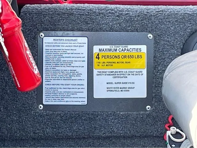 Slide: The Image of 2019 Tracker Super Guide™ V-16 SC capacity label, showing maximum 4 persons or 650 lbs limit. - 12