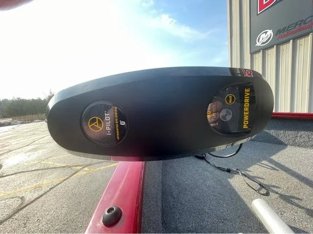 Slide: The Image of 2019 Tracker Super Guide™ V-16 SC boat with i-Pilot PowerDrive motor. - 9