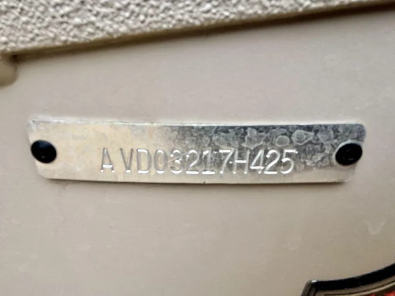 Slide: The Image of Metallic identification plate on Avid 18 Rogue SC, model year 2025. - 9