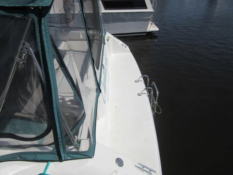 Slide: The Image of 1995 Sea Ray 400 Express Cruiser docked, featuring a white deck and green canopy. - 40
