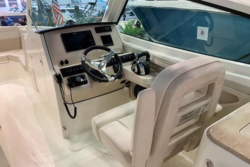 Slide: The Image of 2023-Boston-Whaler-280-Vantage-MarineMax - 3