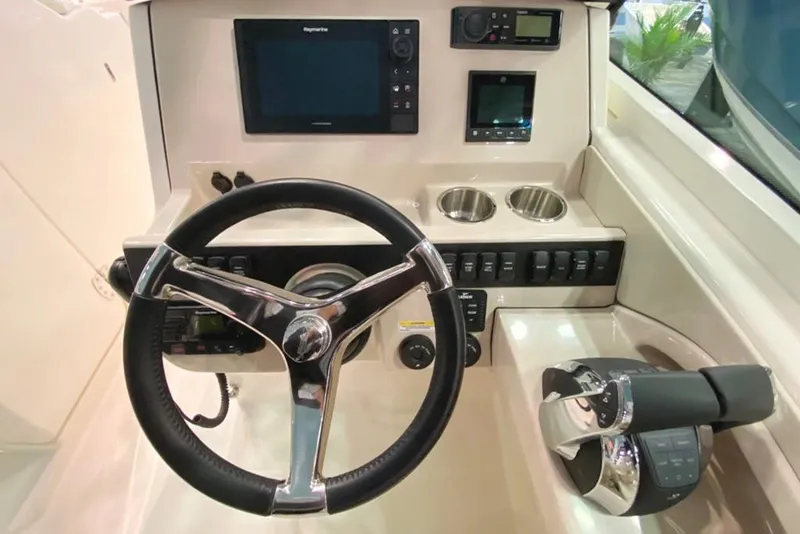 Slide: The Image of 2023-Boston-Whaler-280-Vantage-MarineMax - 5