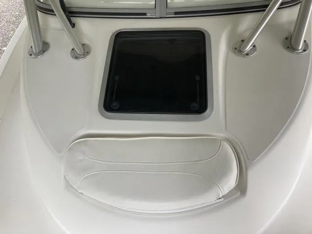 Slide: The Image of 2008 Boston Whaler 235 Conquest boat deck with hatch and seating area. - 9