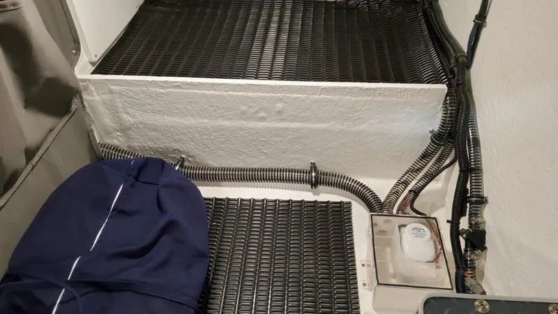 Slide: The Image of Formula 330 Crossover Bowrider I/O 2022 - 60