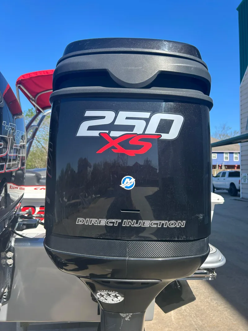 Slide: The Image of Outboard motor with "250 XS" branding and direct injection technology, Concept 30 SD, 2009 model. - 10