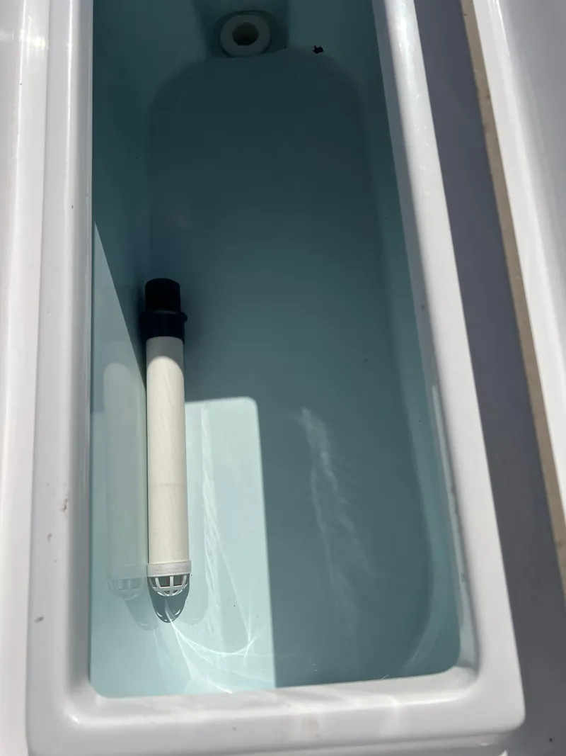 Slide: The Image of Livewell tank in a 2014 Sportsman Masters 247 Bay Boat. - 27