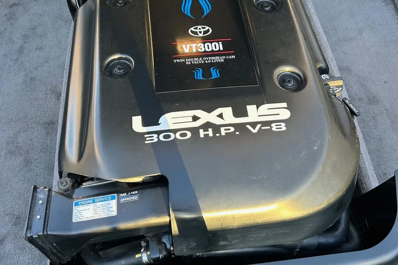 Slide: The Image of 1999 Toyota Epic 21 engine, Lexus 300 H.P. V-8, VT300i, black cover. - 17