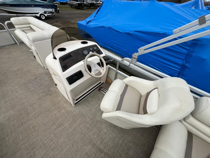 Slide: The Image of 1998 Bennington LX 2280 boat interior with steering console and seating. - 5