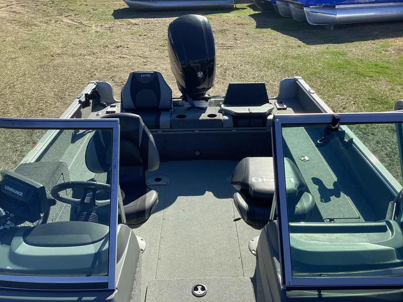 Slide: The Image of 2016 Lund 1775 Impact boat interior with seating and steering console. - 10