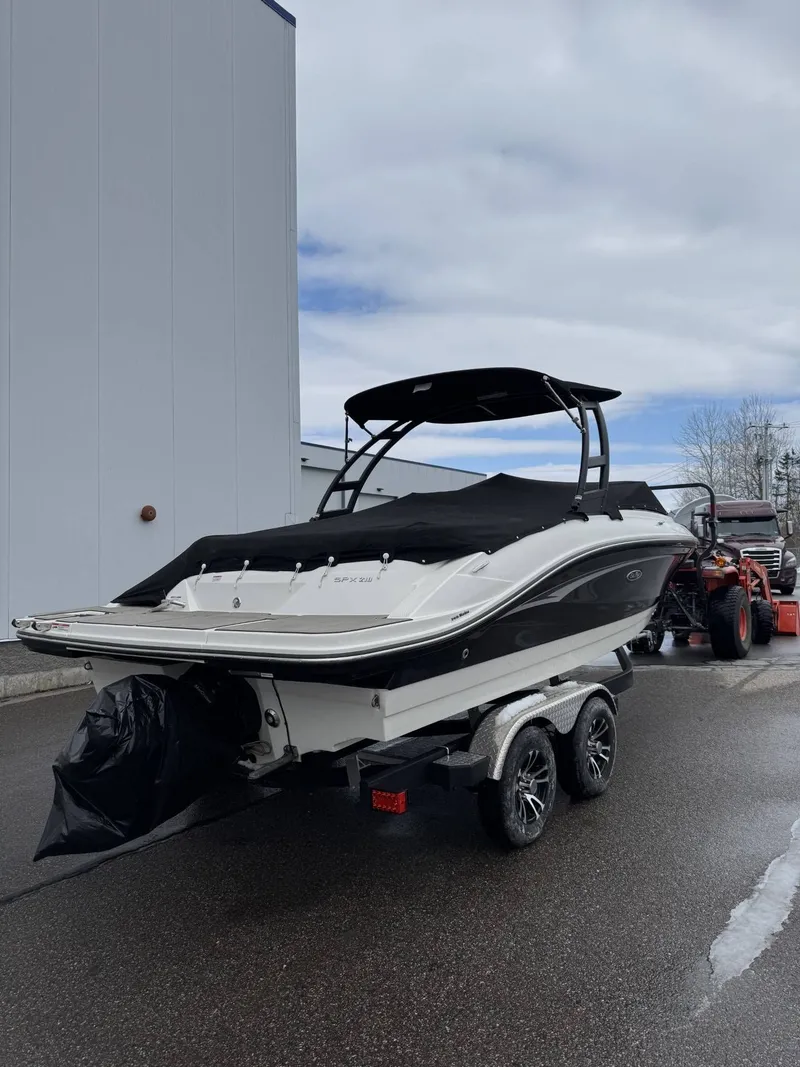 Slide: The Image of Sea Ray SPX 210 2023 - 4