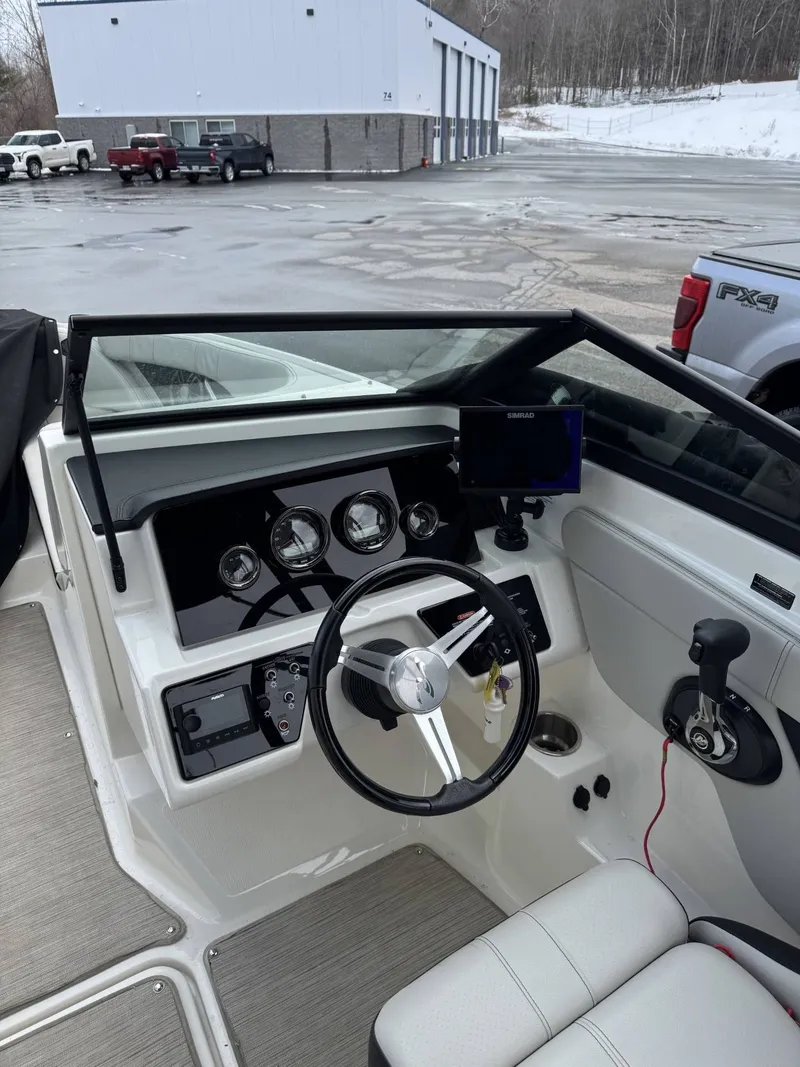 Slide: The Image of Sea Ray SPX 210 2023 - 6