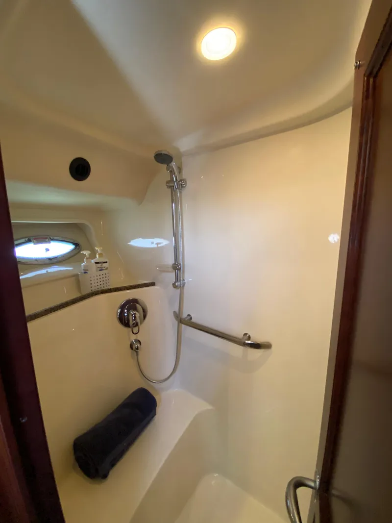 Slide: The Image of Sea Ray 580 Sedan Bridge 2006 - 62