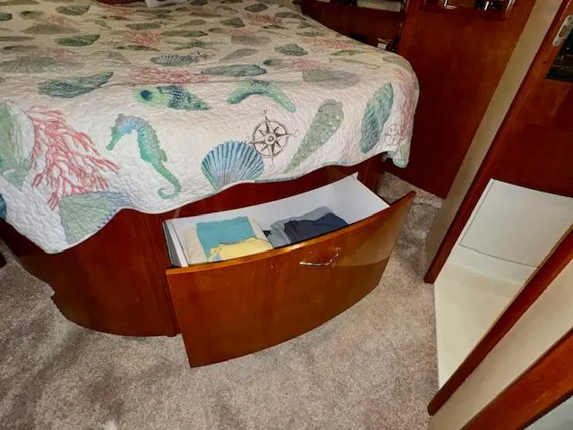 Slide: The Image of Carver 410 Sport Sedan 2003 - 64