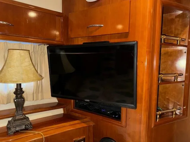 Slide: The Image of Carver 410 Sport Sedan 2003 - 67