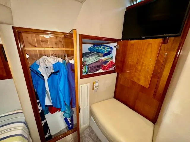 Slide: The Image of Carver 410 Sport Sedan 2003 - 83