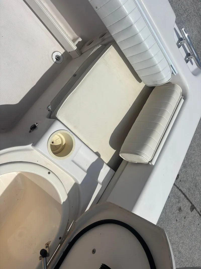 Slide: The Image of Grady-White 228 Seafarer 2000 - 57