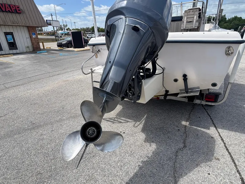 Slide: The Image of Grady-White 228 Seafarer 2000 - 61