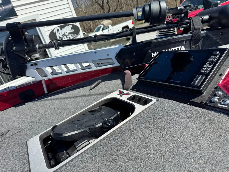 Slide: The Image of 2022 Vexus DVX20S boat deck with Minn Kota trolling motor and control panel. - 7