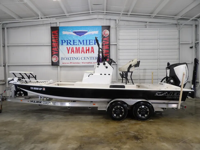 Slide: The Image of Majek 22 ILLUSION 2019 - 1