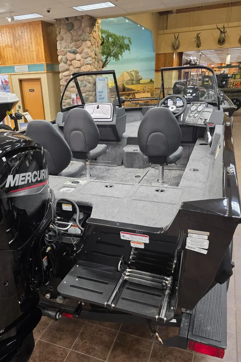 Slide: The Image of Tracker Pro Guide V-175 WT 2025 - 91