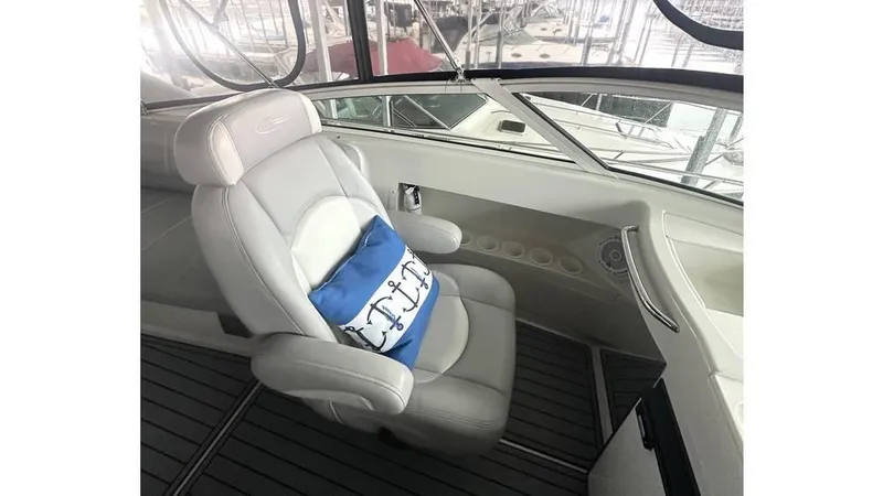 Slide: The Image of Captain's chair on 2009 Carver 36 Mariner yacht with anchor-themed cushion. - 18