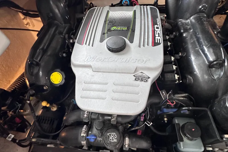 Slide: The Image of Engine of a 2014 Sea Ray 350 SLX boat, featuring a MerCruiser 350 engine. - 39