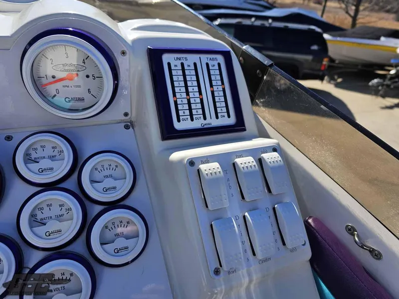 Slide: The Image of Black Thunder 43 GT Flat Deck 2001 - 75