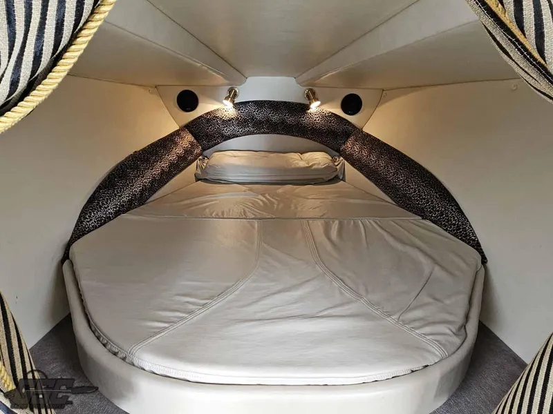 Slide: The Image of Black Thunder 43 GT Flat Deck 2001 - 84