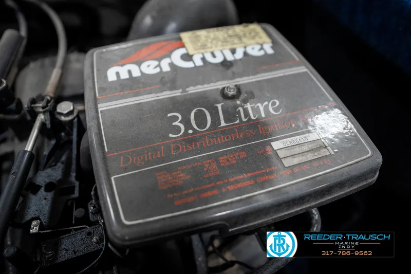 Slide: The Image of 1991 Chaparral 1800 SL engine, MerCruiser 3.0 Litre, digital distributorless ignition. - 41