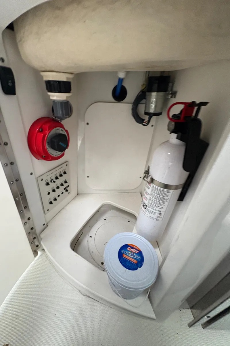 Slide: The Image of 2005 Formula 40pc boat interior with fire extinguisher and control panel. - 16
