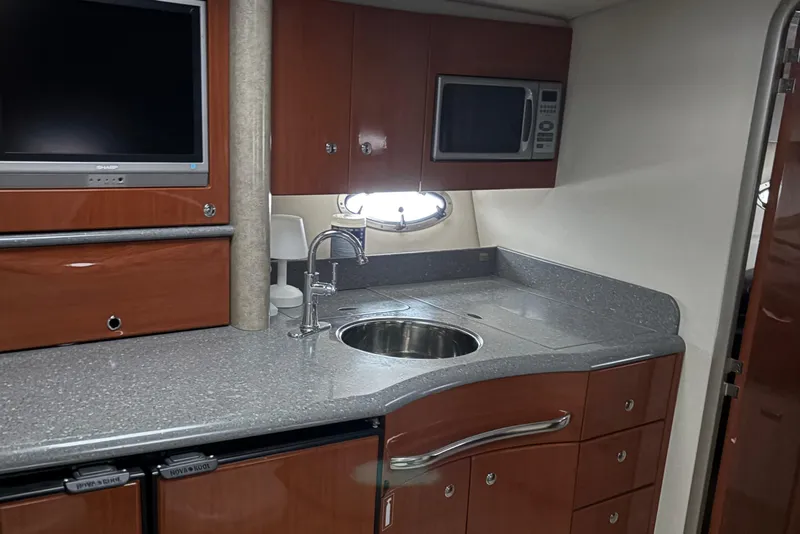 Slide: The Image of 2005 Formula 40pc yacht kitchen with sink, microwave, and TV. - 19
