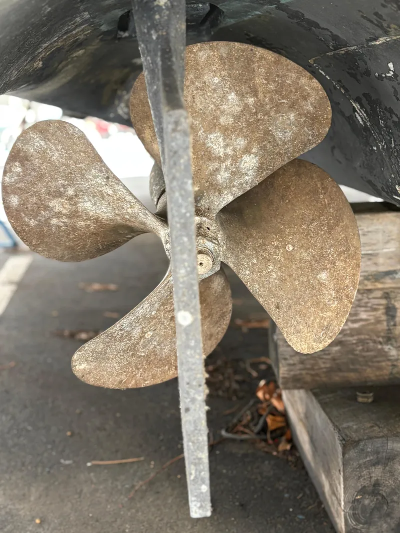 Slide: The Image of Propeller of a 2005 Formula 40pc boat on a wooden stand. - 36