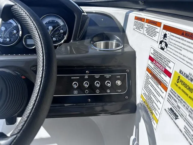 Slide: The Image of Bayliner VR5 Bowrider 2021 - 14