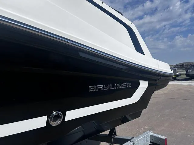 Slide: The Image of Bayliner VR5 Bowrider 2021 - 3