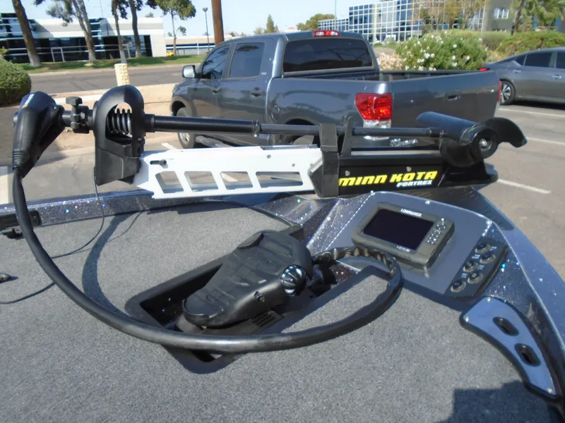 Slide: The Image of 2018 Ranger Z518 Comanche boat with Minn Kota trolling motor and control panel. - 6