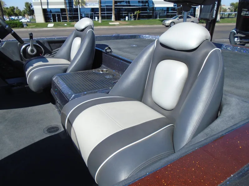 Slide: The Image of 2015 Ranger Z521 Comanche boat interior with dual gray and white seats. - 17